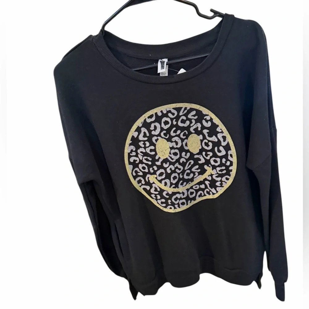 Cheetah Print Smiley Face sweatshirt- NWT - Picture 2 of 6